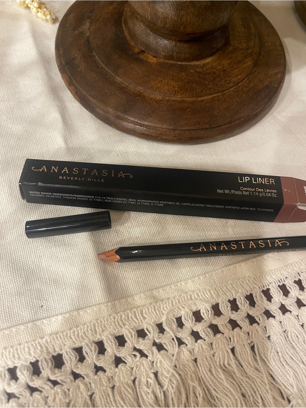 Anastasia Beverly Hills Lip Liner in Muted Mauve - Picture 2 of 5